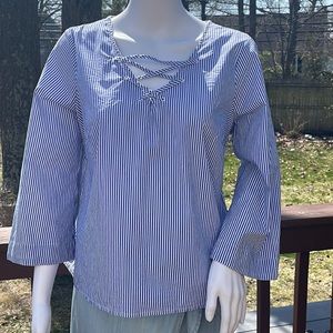 🛍5 for $20 🛍️ Tommy Hilfiger top size M. Super cute, nautical